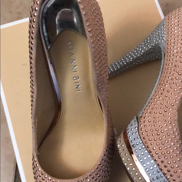 Gianni Bini two tone heels - Picture 7 of 7